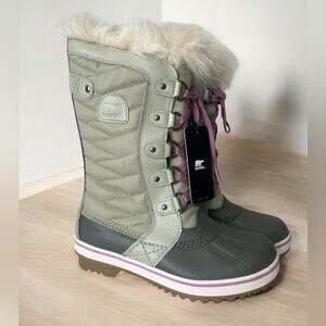 NWT Sorel Quilted Winter snow Boots with Fur Trim